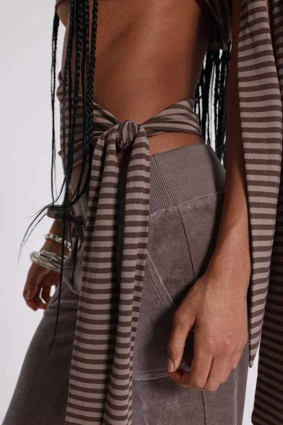 Mena Asymmetric Top in Brown